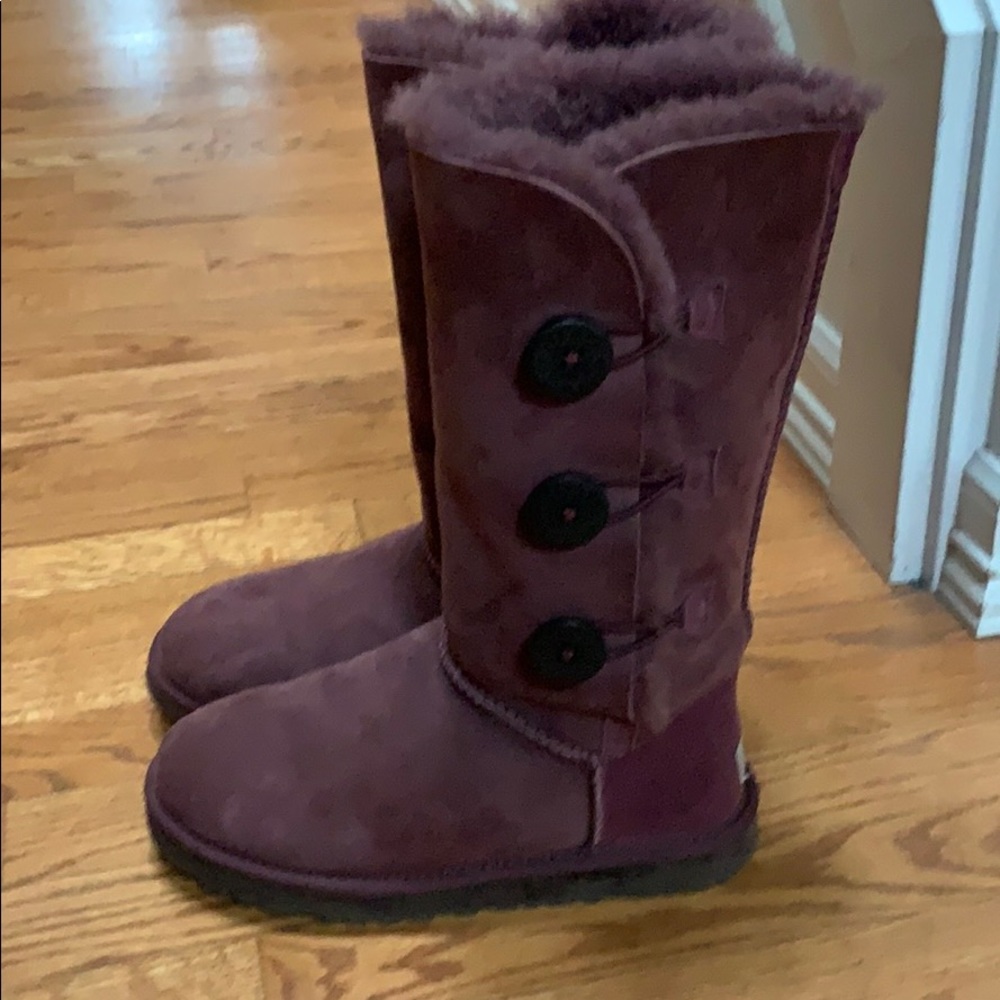 Ugg Size 7 - image 6